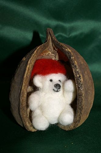 Buddha Nut with felted Christmas Bear (8 cm)